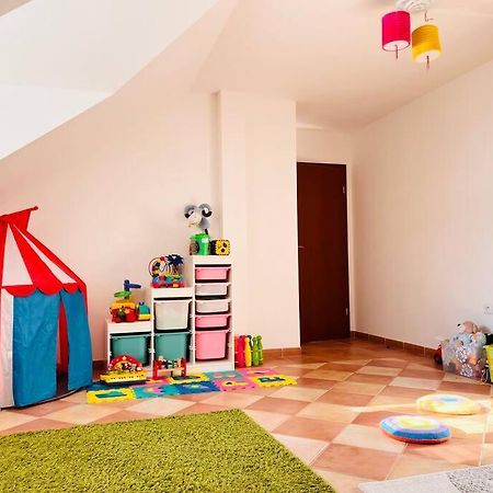Apartman Se Zahradou 20 Minut Do Centra Prahy Orech Bagian luar foto