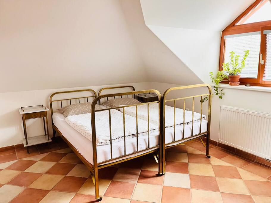 Apartman Se Zahradou 20 Minut Do Centra Prahy Orech Bagian luar foto