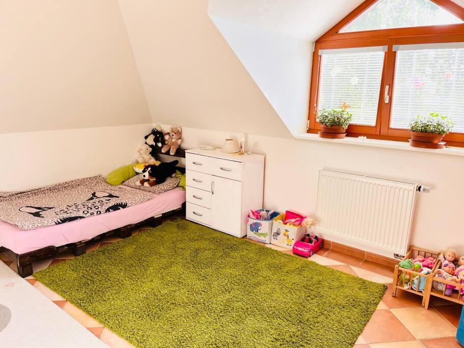 Apartman Se Zahradou 20 Minut Do Centra Prahy Orech Bagian luar foto
