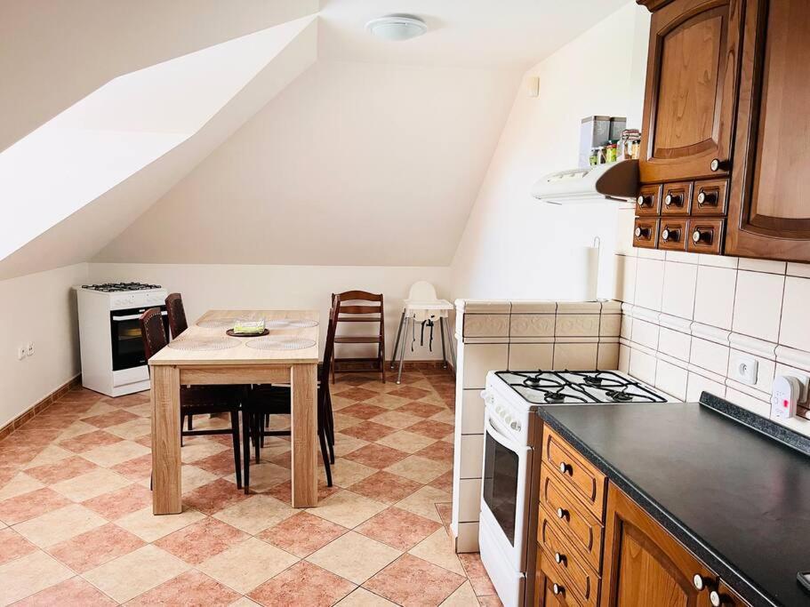 Apartman Se Zahradou 20 Minut Do Centra Prahy Orech Bagian luar foto