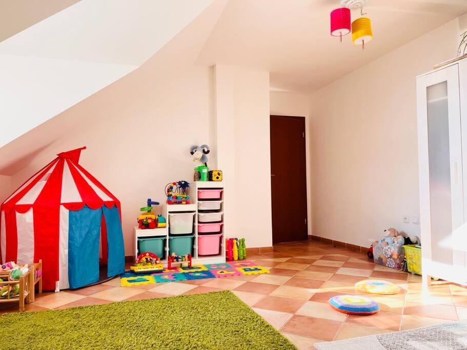 Apartman Se Zahradou 20 Minut Do Centra Prahy Orech Bagian luar foto