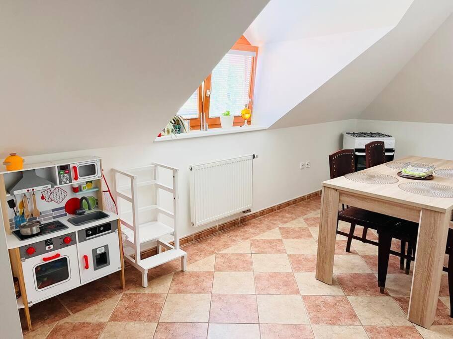 Apartman Se Zahradou 20 Minut Do Centra Prahy Orech Bagian luar foto