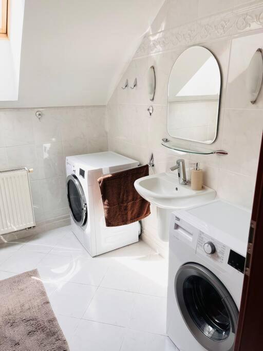 Apartman Se Zahradou 20 Minut Do Centra Prahy Orech Bagian luar foto