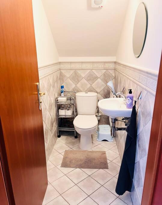 Apartman Se Zahradou 20 Minut Do Centra Prahy Orech Bagian luar foto