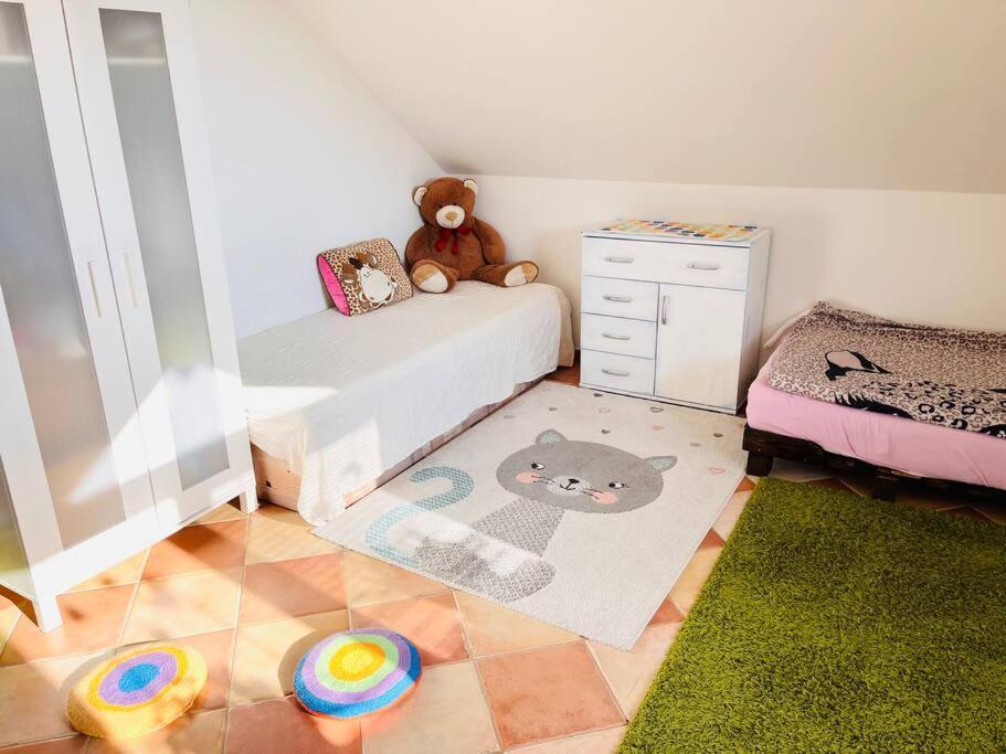 Apartman Se Zahradou 20 Minut Do Centra Prahy Orech Bagian luar foto